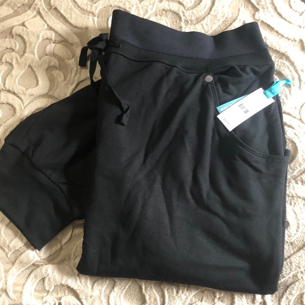 LIVI plus size black jogger size 22/24 -NEW
